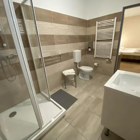 Hotel Fenyves Szalloda Es Konferencia-koezpont