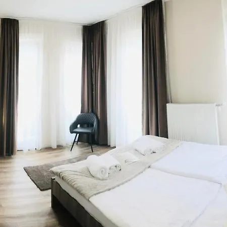 Fenyves Szalloda Es Konferencia-koezpont 4* Baktaloranthaza