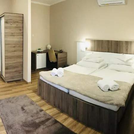 Hotel Fenyves Szalloda Es Konferencia-koezpont Baktaloranthaza