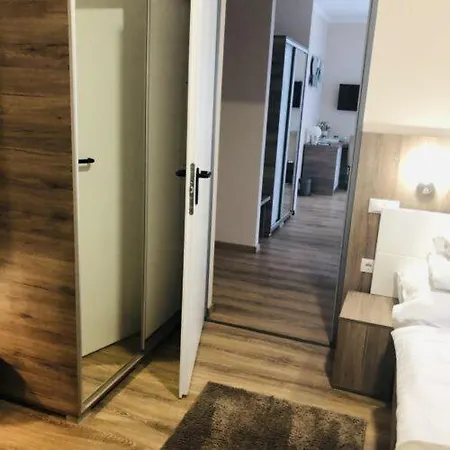 Fenyves Szalloda Es Konferencia-koezpont Hotel Baktaloranthaza