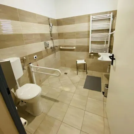 Hotel Fenyves Szalloda Es Konferencia-koezpont 4*