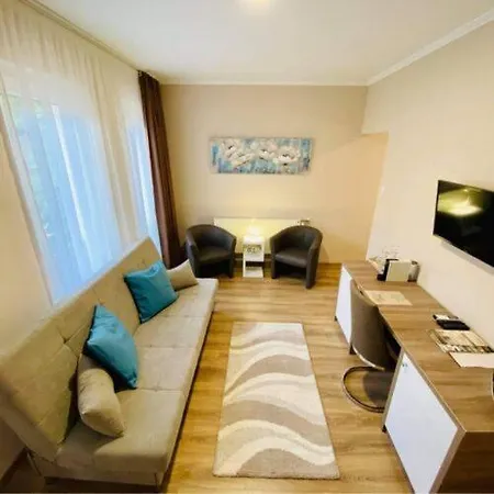 Hotel Fenyves Szalloda Es Konferencia-koezpont 4*