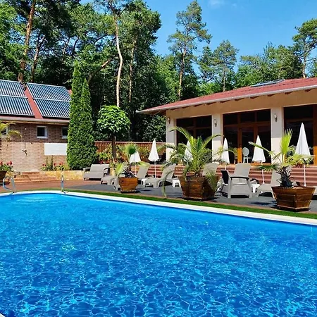 Fenyves Szalloda Es Konferencia-koezpont Hotel 4*