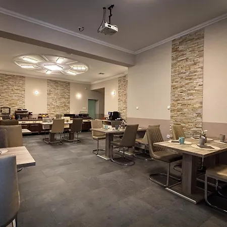 Hotel Fenyves és Konferencia-központ Baktaloranthaza