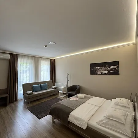 Fenyves és Konferencia-központ 4*