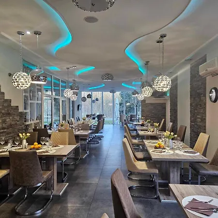 Fenyves és Konferencia-központ 4* Baktaloranthaza