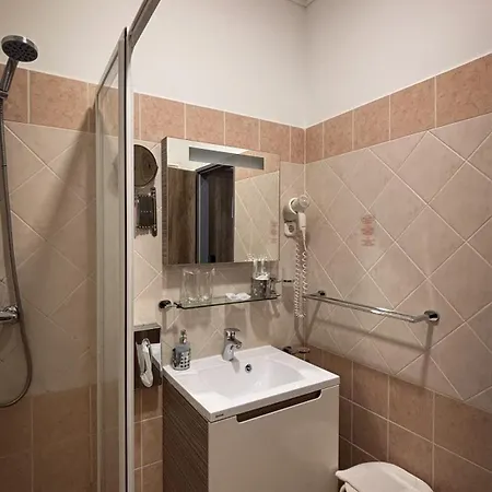 Hotel Fenyves és Konferencia-központ Baktaloranthaza