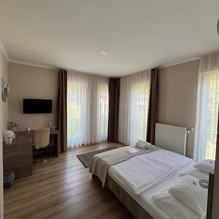 Fenyves Szalloda Es Konferencia-koezpont Hotell 4*
