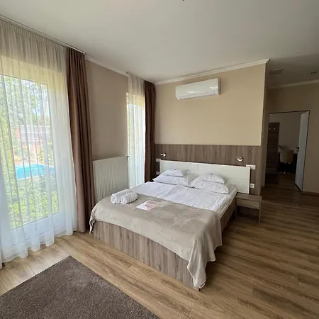 Fenyves Szalloda Es Konferencia-koezpont Hotell Baktaloranthaza
