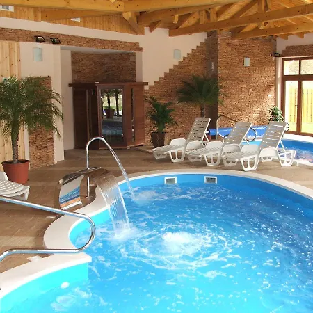 Fenyves Szalloda Es Konferencia-koezpont 4*